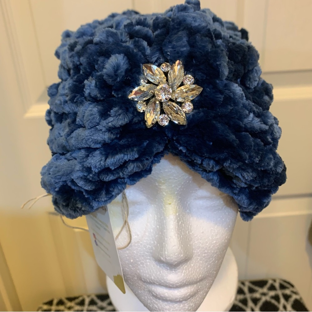 🔥 🔥 🔥Tracey Ambrose Wraps Classy Crocheted Hat Blue w/Crystal Brooch🔥 🔥 🔥